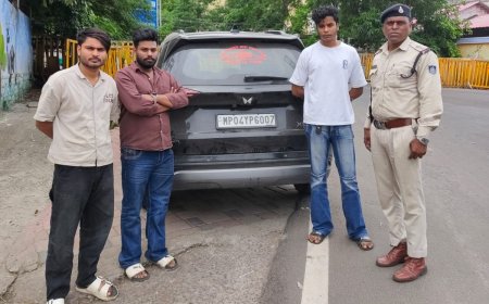 वीआईपी रोड पर चलती कार में शराबखोरी का वीडियो वायरल, तीन युवक गिरफ्तार