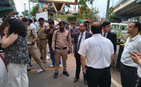 भोपाल में चला ट्रैफिक नियमों का चाबुक: डीबी मॉल के सामने चलित न्यायालय, 137 वाहनों पर कार्रवाई