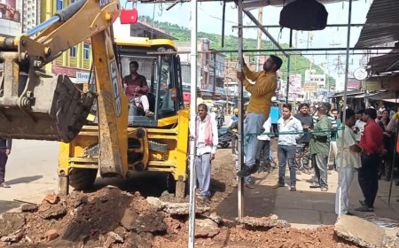 रायसेन में अतिक्रमण पर चला बुलडोजर, नेताओं की दुकानों के सामने भी हुई कार्रवाई; हर शनिवार चलेगा अभियान