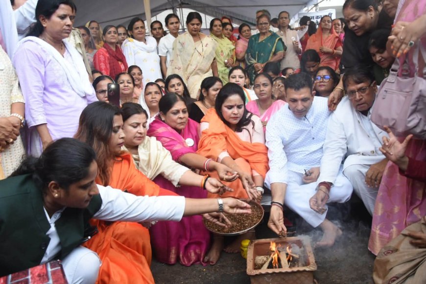 राम मंदिर चंदा मामले पर महिला कांग्रेस का 'सद्बुद्धि यज्ञ', एफआईआर की मांग