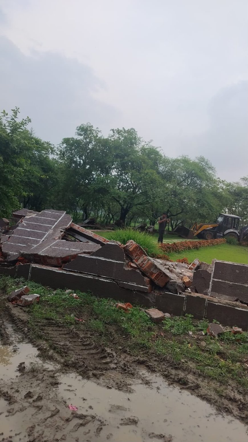 रामसर साइट 'भोज वेटलैंड' पर भू-माफियाओं का महा-फर्जीवाड़ा* बड़ा तालाब के FTL ज़ोन में रसूखदारों के 'अवैध' किलों पर*रामसर साइट 'भोज वेटलैंड' पर भू-माफियाओं का महा-फर्जीवाड़ा*