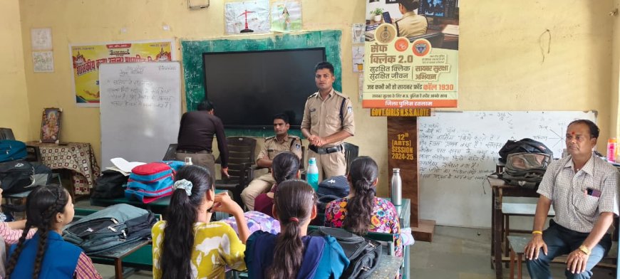 बीबीए द्वितीय वर्ष में 85% अंक प्राप्त करने पर छात्रा कनीज़ फातमा का विधायक डॉ. राजेंद्र पांडेय ने किया सम्मान