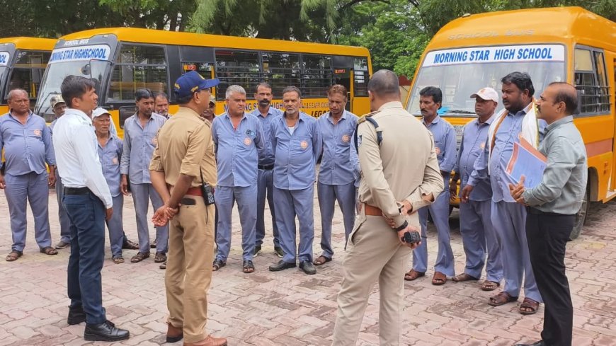 स्कूलों में सड़क सुरक्षा अभियान, 32 बसों का निरीक्षण कर विद्यार्थियों को किया जागरूक
