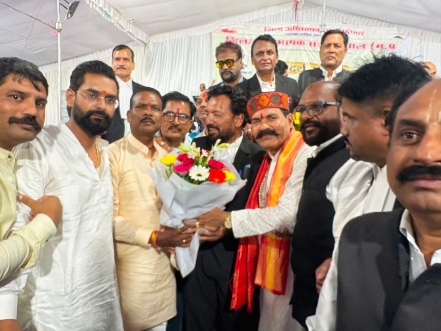 जिला अभिभाषक संघ के नवनिर्वाचित अध्यक्ष देवेंद्र रावत का सम्मान, शपथ ग्रहण समारोह में दी शुभकामनाएं