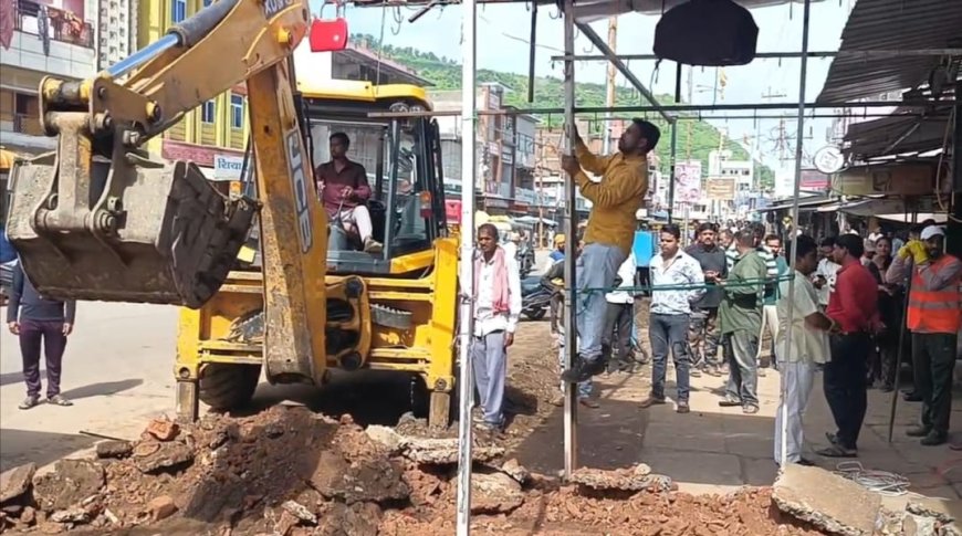 रायसेन में अतिक्रमण पर चला बुलडोजर, नेताओं की दुकानों के सामने भी हुई कार्रवाई; हर शनिवार चलेगा अभियान