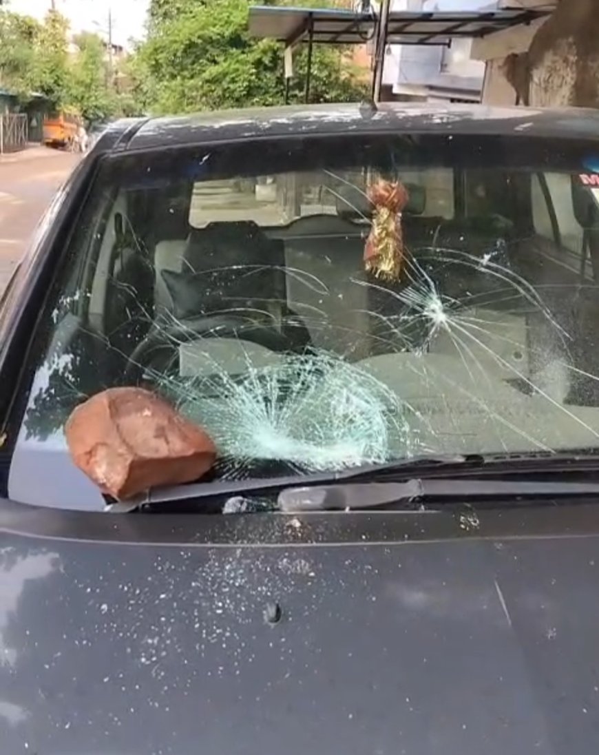 भोपाल में आधी रात उपद्रव: पत्रकार की कार समेत कई वाहनों के कांच फोड़े, CCTV में कैद हुए बदमाश