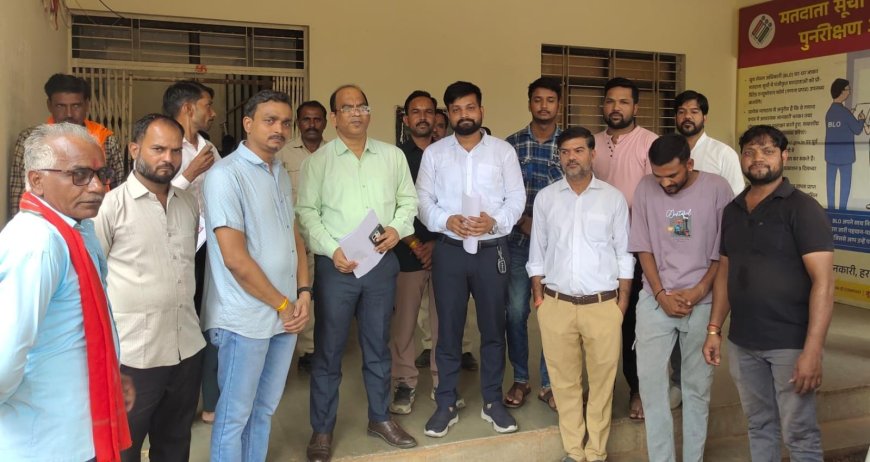 349 रुपए के रिचार्ज का दबाव हटाने की मांग, मोबाइल रिटेलरों ने एसडीएम को सौंपा ज्ञापन*