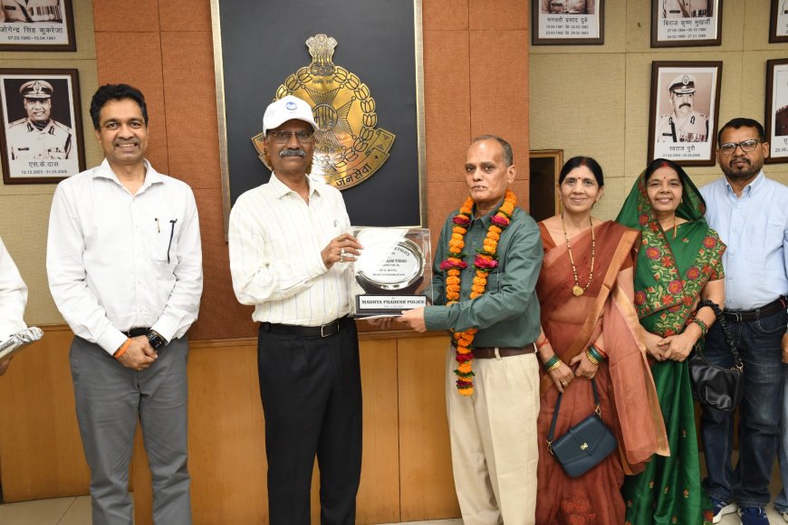 पुलिस मुख्यालय के 8 सेवानिवृत्त कर्मचारियों को भावभीनी विदाई, डीजीपी कैलाश मकवाणा ने किया सम्मानित