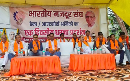 भोपाल में ठेका और आउटसोर्स श्रमिकों का जंगी प्रदर्शन, 10 हजार कर्मचारियों ने उठाई मांगों की आवाज