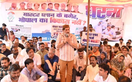 भोपाल में मास्टर प्लान लागू करने की मांग, विधायक आरिफ मसूद ने 10 नंबर मार्केट में दिया धरना