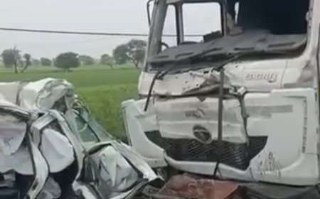 धार में दर्दनाक सड़क हादसा: महाकाल दर्शन कर गुजरात लौट रहे 6 दोस्तों की मौत, गलत दिशा से आए कंटेनर ने मारी टक्कर