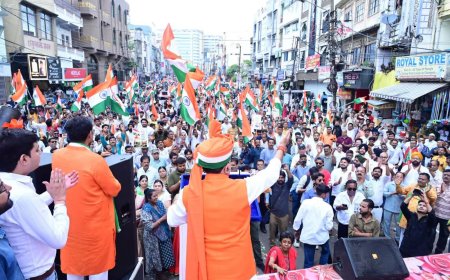 भोपाल की उत्तर विधानसभा में निकली विशाल तिरंगा यात्रा, सांसद आलोक शर्मा बोले- तिरंगा देश की आन, बान और शान