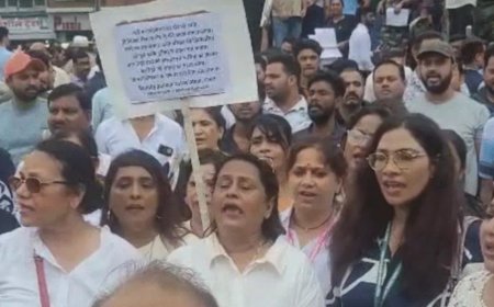 सीलिंग कार्रवाई के विरोध में सड़क पर उतरे भोपाल के व्यापारी, बोले- मास्टर प्लान लागू करें और मिक्स्ड लैंड यूज की मिले अनुमति