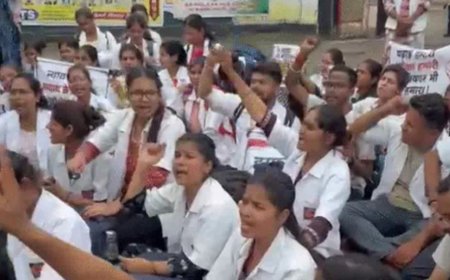 छह साल से अटकी नर्सिंग छात्रों की पढ़ाई, सीएम हाउस का घेराव करने पहुंचे, पुलिस ने रोका