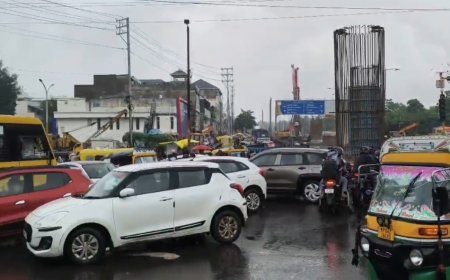 भोपाल में प्रभात पेट्रोल पंप चौराहे पर लंबा जाम, घंटों फंसे लोग और स्कूल बसें