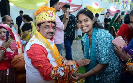 रक्षाबंधन पर सांसद आलोक शर्मा को बहनों ने बांधी जनकल्याणकारी योजनाओं वाली राखी