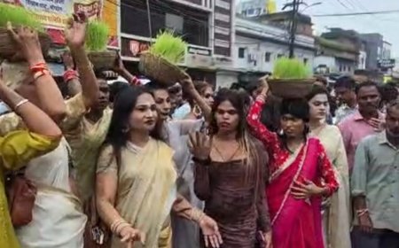 भोपाल में किन्नर समाज ने निकाला भुजरियों का भव्य जुलूस, उमड़ा जनसैलाब