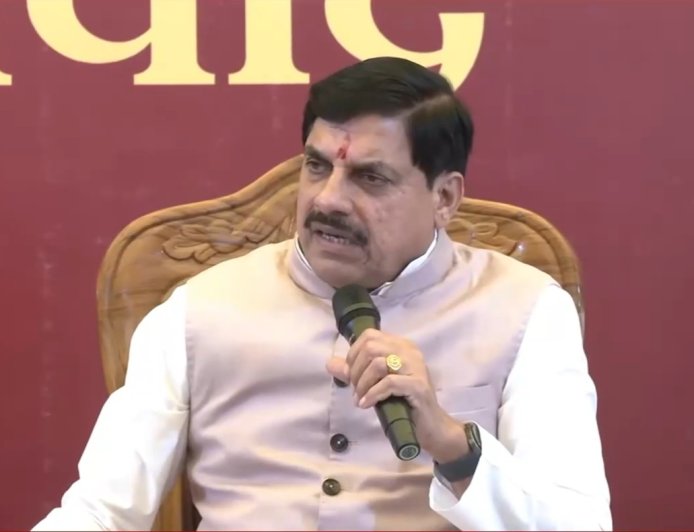 CM मोहन यादव का एक्शन मोड: शिकायतें सुनते ही CMHO समेत 3 अधिकारी सस्पेंड, हर शुक्रवार लगेगा जनता दरबार