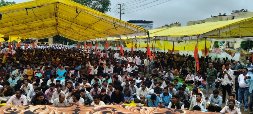 भोपाल में ठेका और आउटसोर्स श्रमिकों का जंगी प्रदर्शन, 10 हजार कर्मचारियों ने उठाई मांगों की आवाज