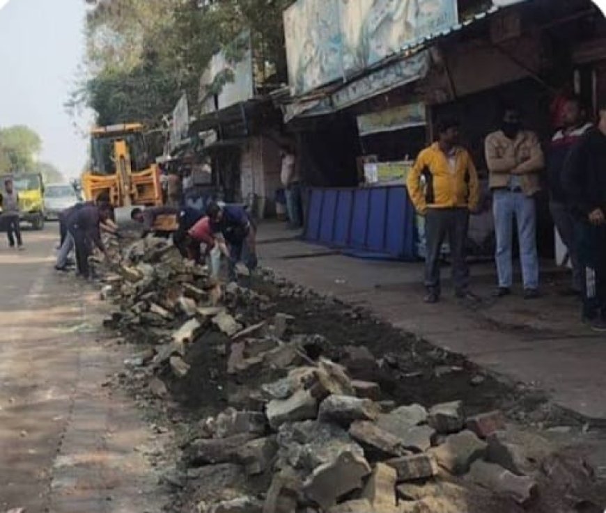 भोपाल के काजी कैंप में मेट्रो निर्माण को लेकर विरोध, दुकान-मकान टूटने से व्यापारियों और रहवासियों में आक्रोश