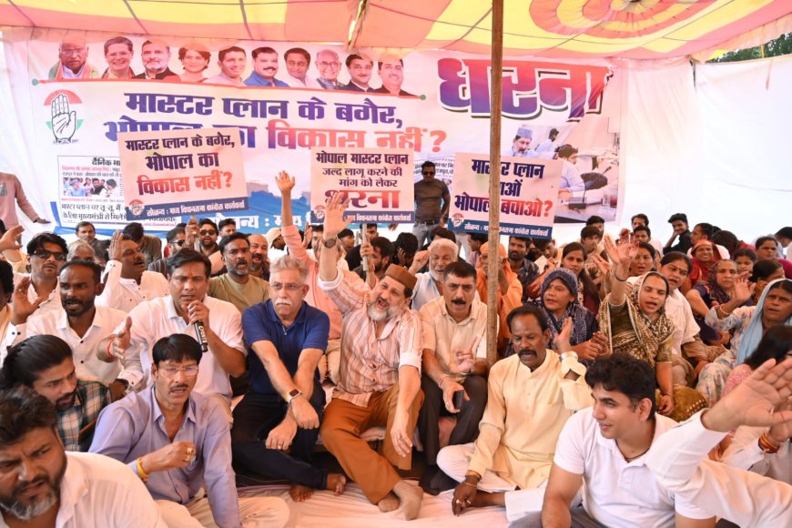 भोपाल में मास्टर प्लान लागू करने की मांग, विधायक आरिफ मसूद ने 10 नंबर मार्केट में दिया धरना