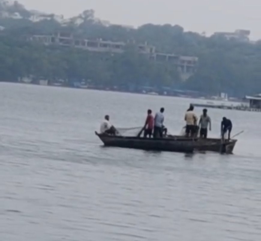 15 अगस्त तक मछली पकड़ने पर प्रतिबंध, फिर भी तालाबों में धड़ल्ले से हो रहा शिकार