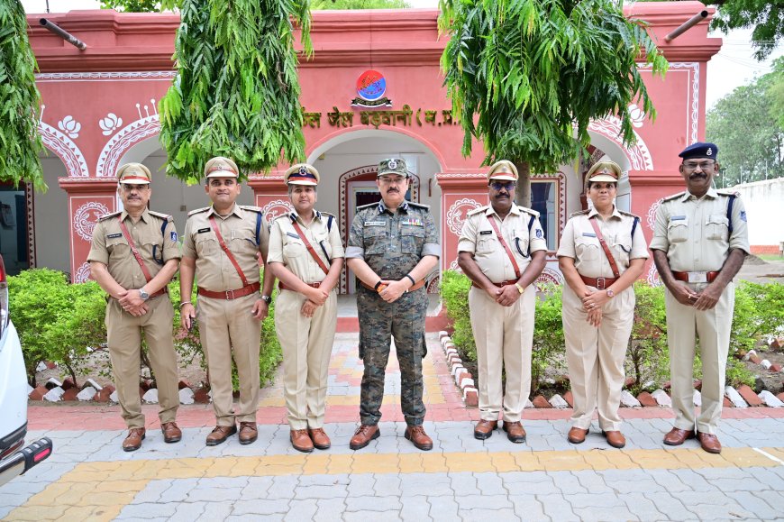 केंद्रीय जेल बड़वानी में सुधार और पुनर्वास को नई दिशा, जेल महानिदेशक डॉ. वरुण कपूर ने किया निरीक्षण