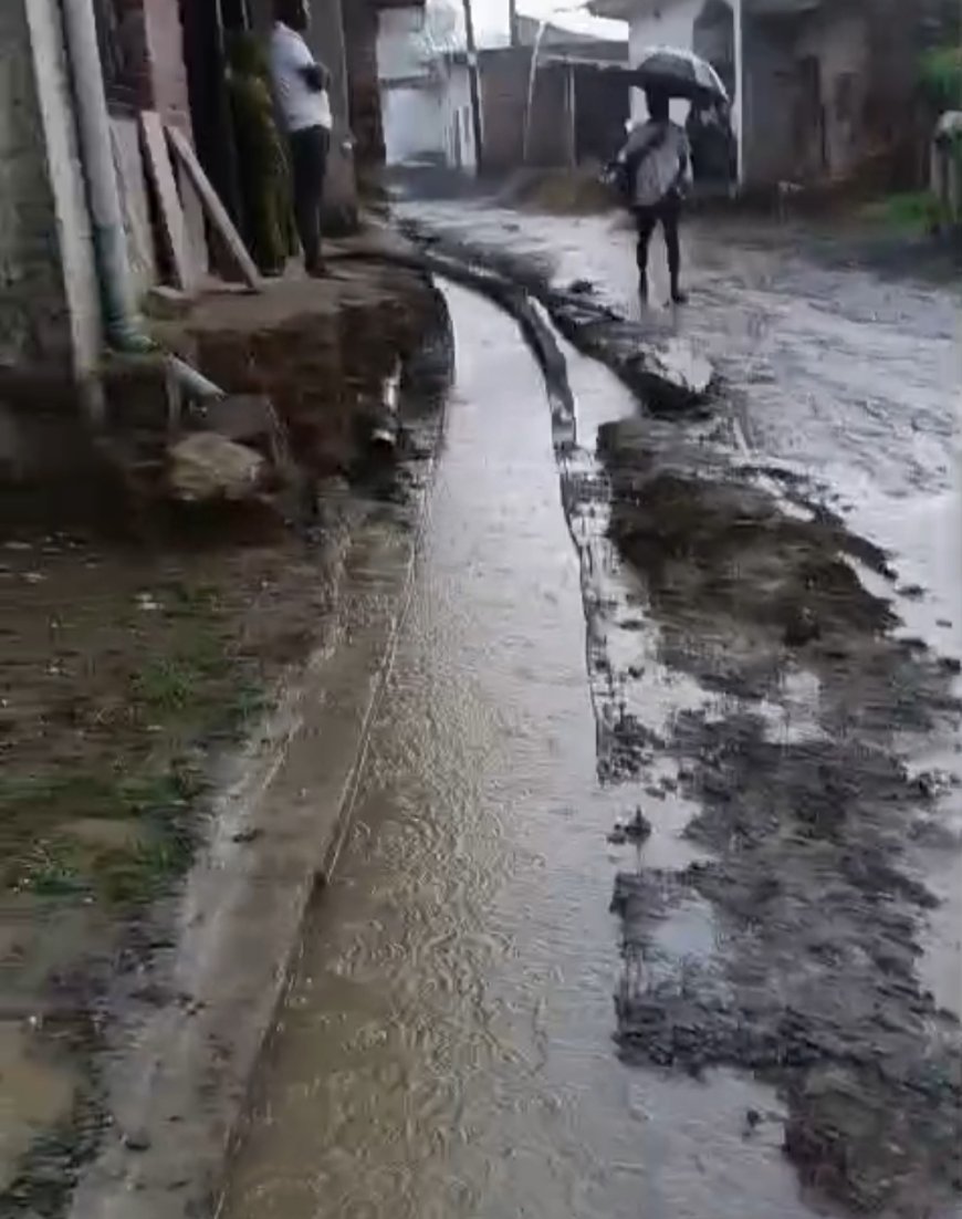 मैहर के वार्ड 23 में नाली निर्माण बना मुसीबत, बारिश का पानी घरों में घुसने से रहवासी परेशान