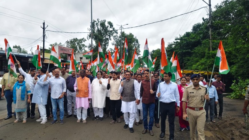 रायसेन में गूंजे भारत माता के जयकारे, तिरंगे के रंग में रंगा शहर; प्रभारी मंत्री पंवार की अगुवाई में निकली भव्य तिरंगा यात्रा