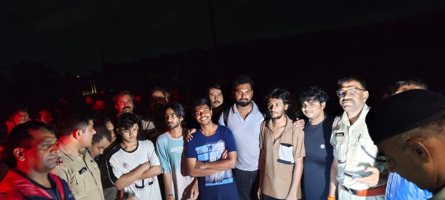 तेज बारिश के बीच पिकनिक स्पॉट पर फंसे सात युवक, पुलिस-ग्रामीणों ने सुरक्षित किया रेस्क्यू