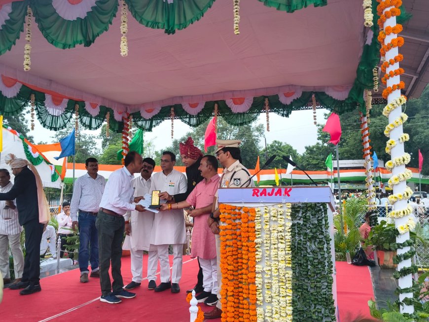घोड़ाडोंगरी विकासखंड के शांतिपुर-2 विद्यालय को मिला स्वच्छ विद्यालय पुरस्कार