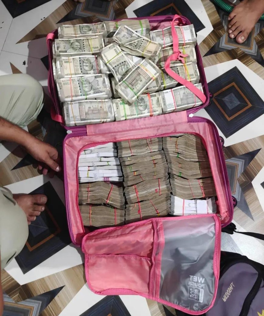 अलमारी के बारकोड ने खोला राज, करोड़ों की नकदी मामले में रिटायर्ड इंजीनियर समेत 4 पर FIR