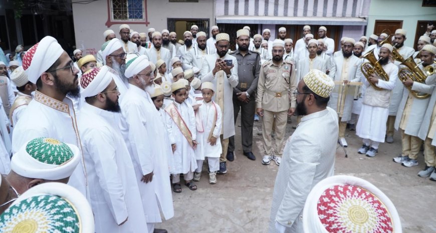 ईद मिलादुन्नबी का विशाल चल समारोह, पर्यावरण संरक्षण और मोबाइल से दूरी का दिया संदेश