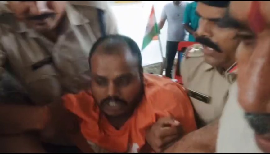 भोपाल में चयनित शिक्षक का 5 दिन से चल रहा निर्जल अनशन खत्म, पुलिस ने बलपूर्वक अस्पताल पहुंचाया