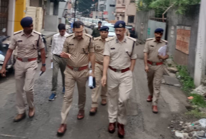 ईद-ए-मिलाद जुलूस मार्ग का वरिष्ठ पुलिस अधिकारियों ने किया पैदल निरीक्षण, सुरक्षा और यातायात व्यवस्था के दिए निर्देश