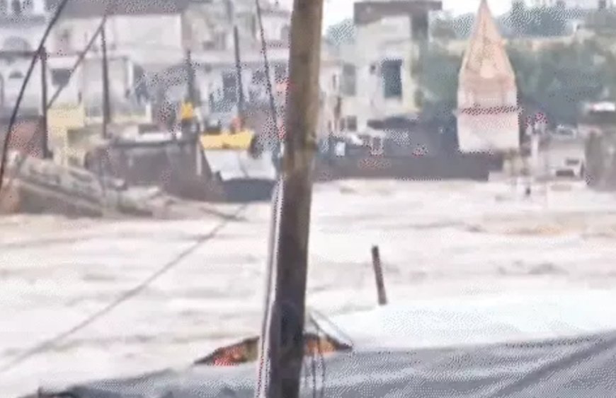 मध्य प्रदेश में भारी बारिश से बाढ़ जैसे हालात, चित्रकूट में रामघाट का पुल बहा