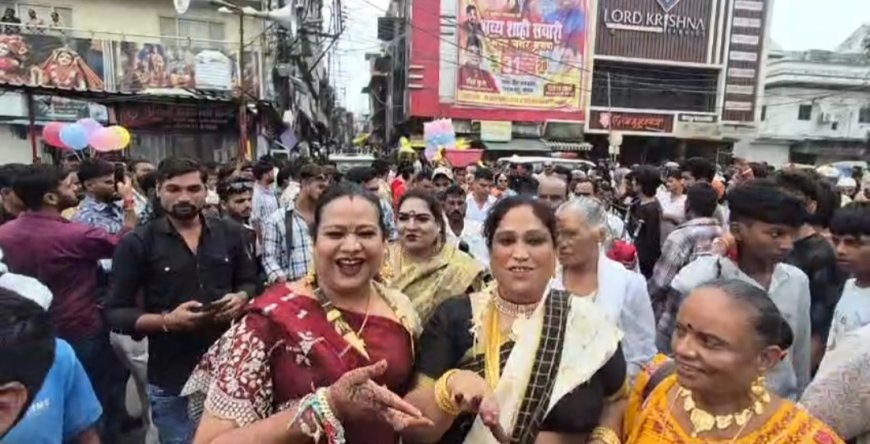 भोपाल में किन्नर समाज ने निकाला भुजरियों का भव्य जुलूस, उमड़ा जनसैलाब