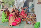 संतान की दीर्घायु और सुख-समृद्धि के लिए माताओं ने रखा निर्जला व्रत