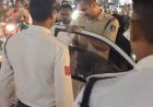 काली फिल्म लगी कारों एवं मॉडिफाइड साइलेंसर वाली मोटरसाइकिलों पर यातायात पुलिस की कार्रवाई