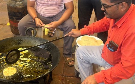 बाढ़ पीड़ितों की मदद को आगे आए कलेक्ट्रेट के लिपिक, 1000 पैकेट राहत सामग्री पहुंचाई चित्रकूट