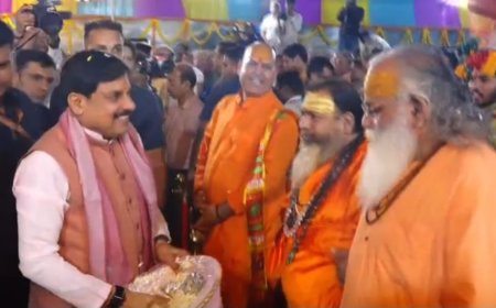 कृष्णमय हुआ भोपाल: CM मोहन यादव ने बाल गोपाल संग फोड़ी मटकी, बच्चों को खिलाया माखन-मिश्री
