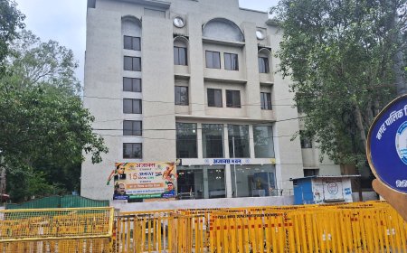 अजाक्स अध्यक्ष पद को लेकर विवाद गहराया, कार्यालय के बाहर पुलिस ने की नाकेबंदी