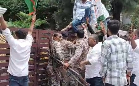 रीवा में युवक कांग्रेस का प्रदर्शन, डिप्टी सीएम के बंगले में घुसकर जताया विरोध