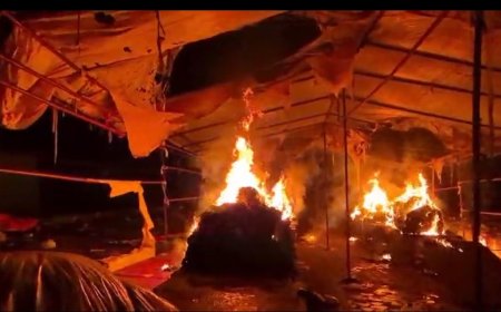 कलकत्ता बाजार में भीषण आग,लाखों का सामान जलकर खाक