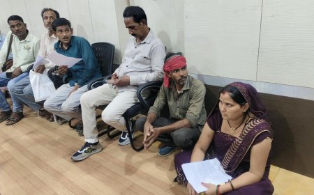 तीन साल से तहसील-कलेक्ट्रेट के चक्कर, जनसुनवाई में जमीन पर बैठी महिला बोली- अब तो घर भी हाथ से जा रहा
