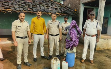 कच्ची शराब बनाते महिला पकड़ी, 1 क्विंटल महुआ लहान नष्ट