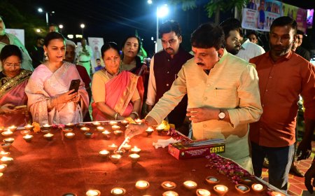 भवानी चौक पर 5151 दीपों से जगमगाया भोपाल, सांसद आलोक शर्मा के नेतृत्व में मनाया पीएम मोदी का जन्मदिन