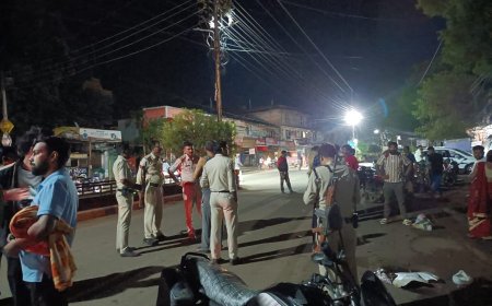 तेज रफ्तार कार ने स्कूटी को मारी टक्कर,महिला की मौत,युवक घायल