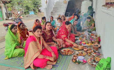 संतान की दीर्घायु और सुख-समृद्धि के लिए माताओं ने रखा निर्जला व्रत