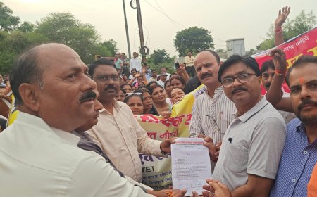 अनूपपुर में अध्यापक संघ ने खोला मोर्चा, मांगे पूरी न होने पर दी आंदोलन की चेतावनी